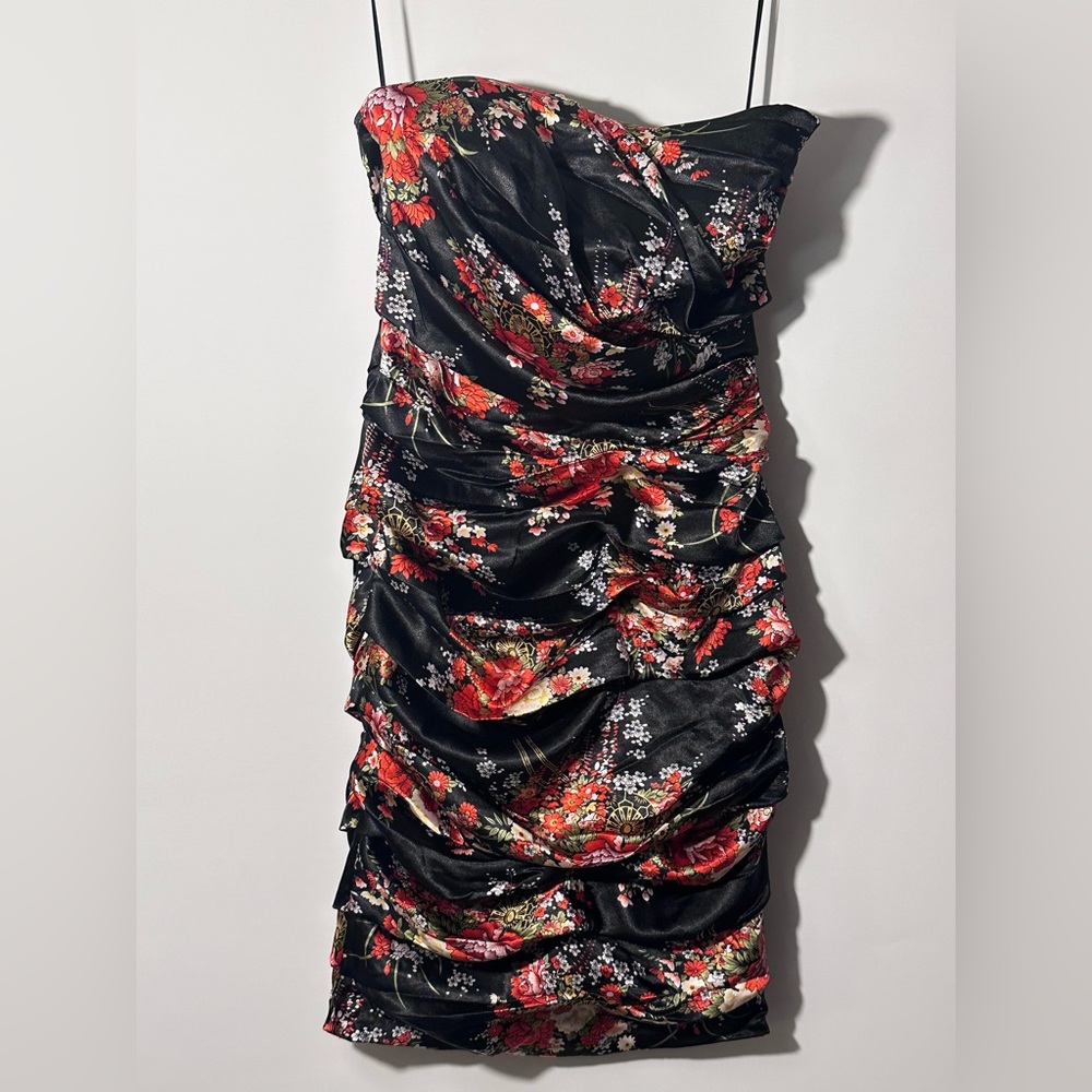 Chic Strapless Floral Dress - Black and Red